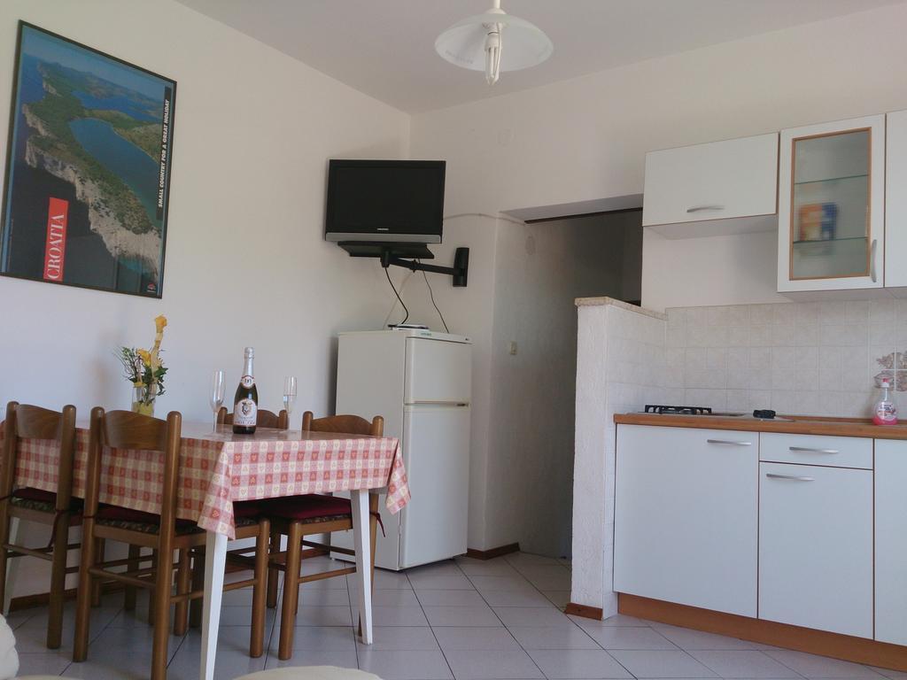 Apartments Valentino Supetarska Draga Ruang foto