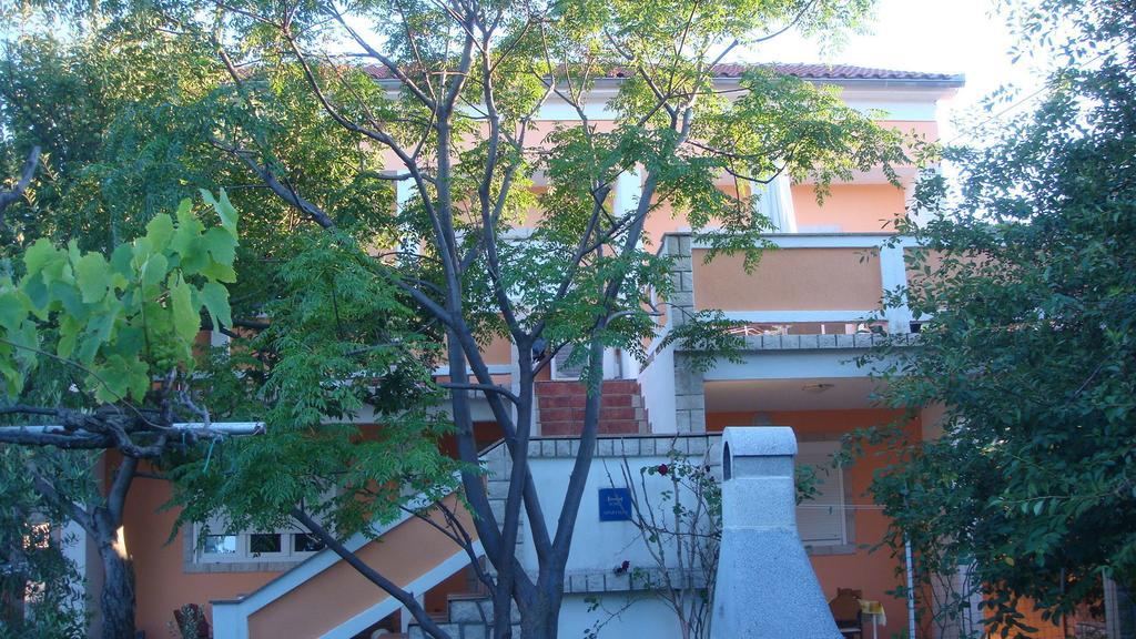 Apartments Valentino Supetarska Draga Bagian luar foto