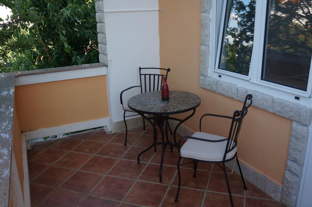 Apartments Valentino Supetarska Draga Bagian luar foto