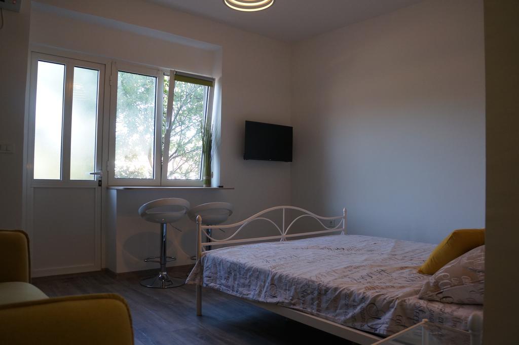 Apartments Valentino Supetarska Draga Bagian luar foto
